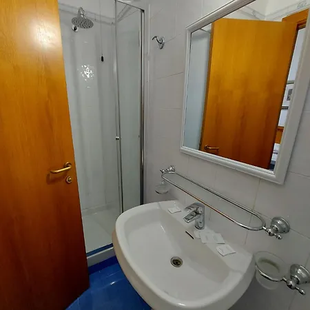 Hotel Positano 2 2*